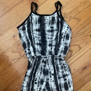 Random hearts girls jumper  with adjustable straps and waist tie size 6x girls